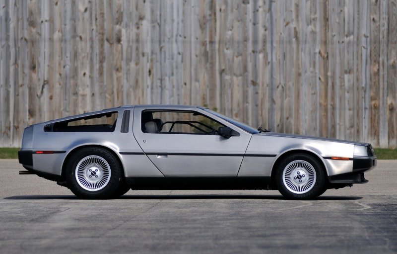 DELOREAN DMC-12