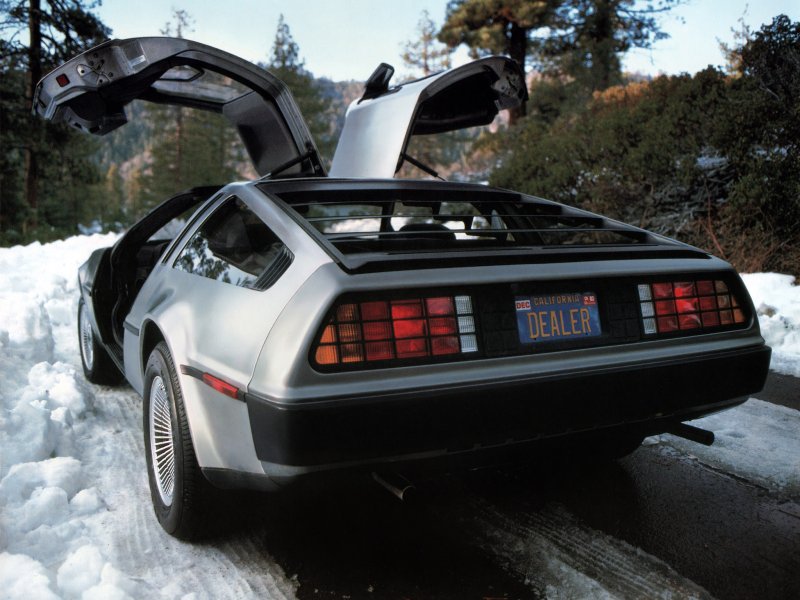 DELOREAN DMC-12 машина времени