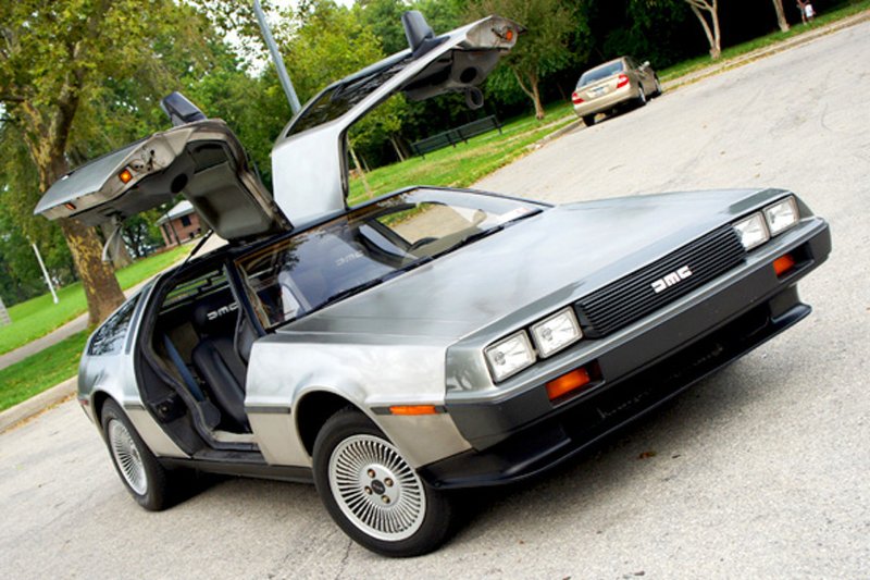 DELOREAN DMC-12