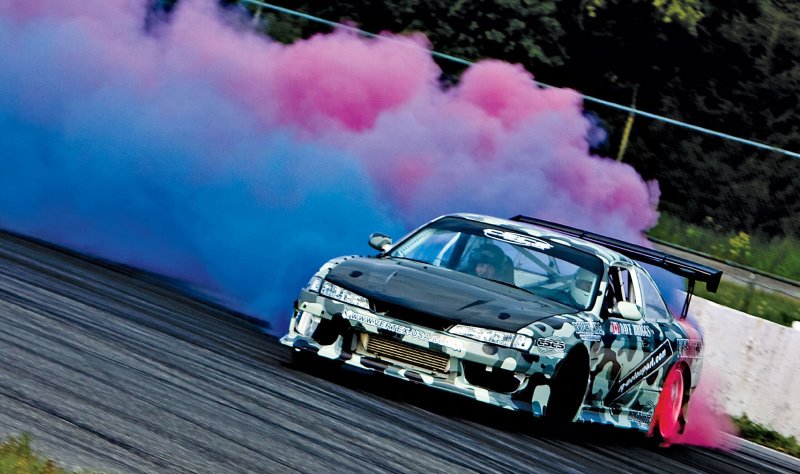 Nissan Skyline в дрифте
