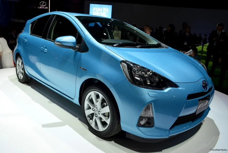 Toyota Aqua Hybrid 2016