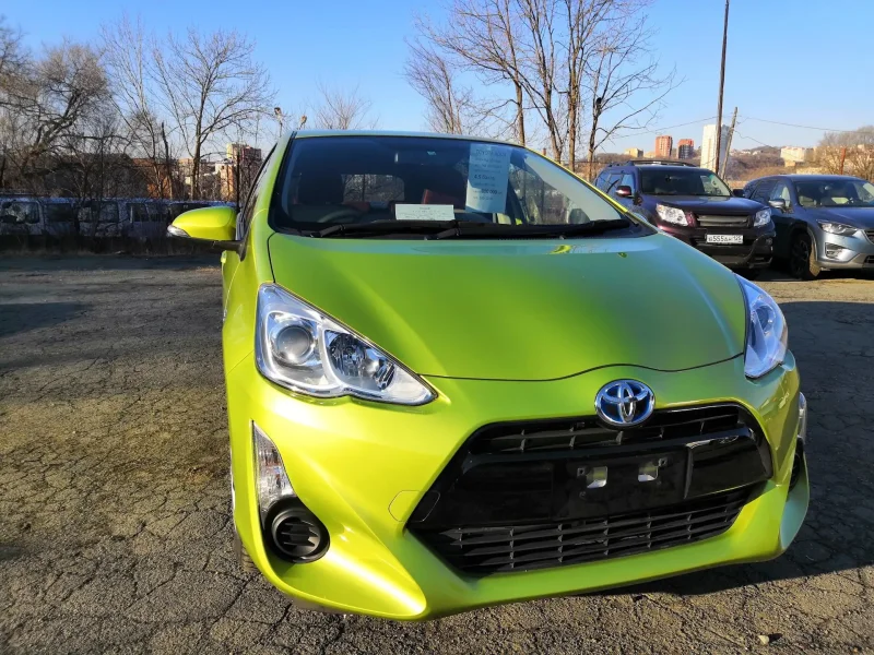 Toyota Aqua Hybrid 2015