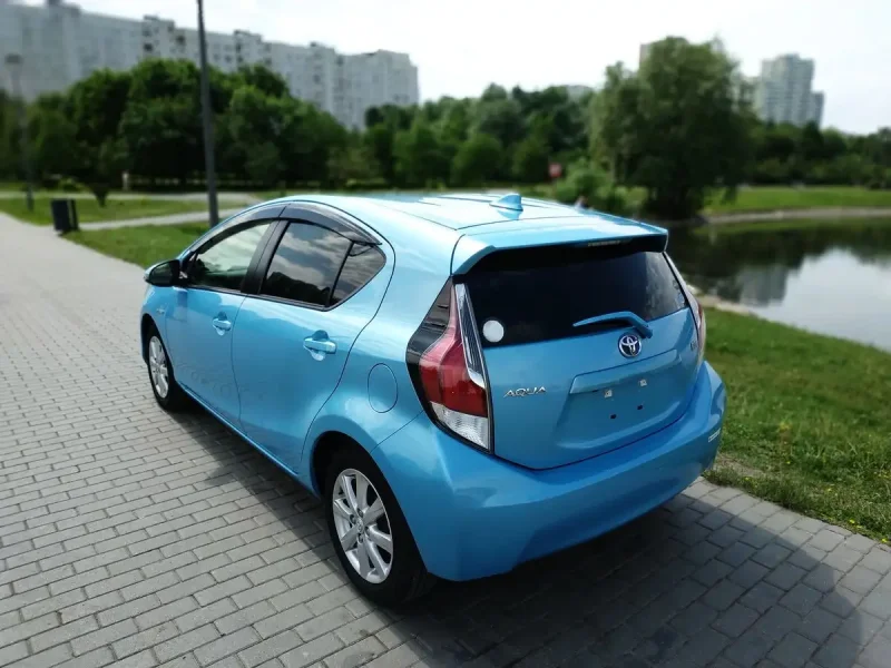 Toyota Aqua Hybrid 2014
