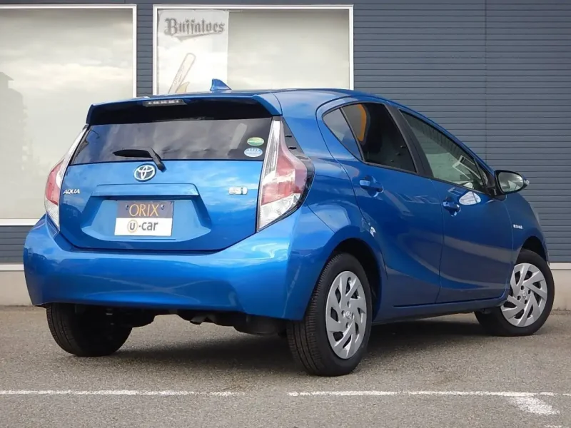 Toyota Aqua Hybrid 2016