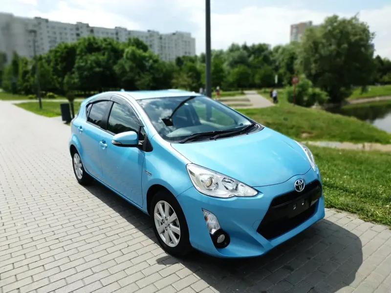 Toyota Aqua Hybrid 2014