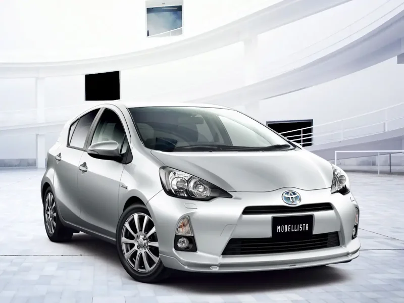 Toyota Prius Aqua 2013