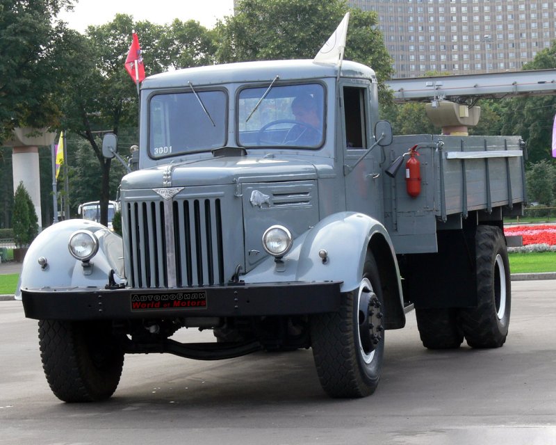 Грузовик МАЗ 200