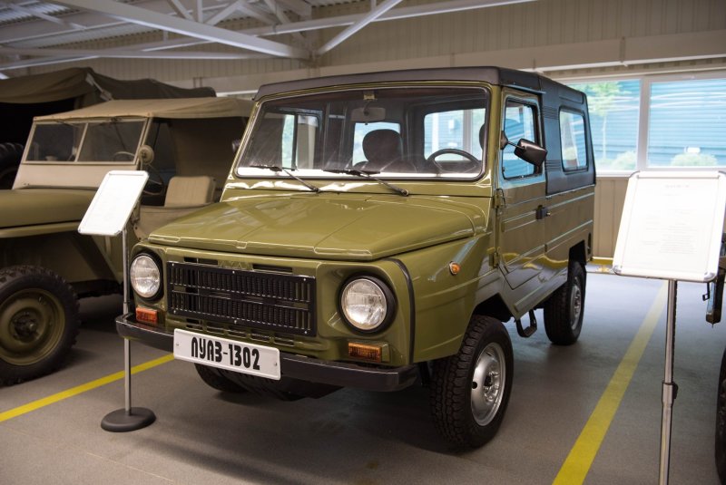 Автомобиль фургон ИЖ 2715
