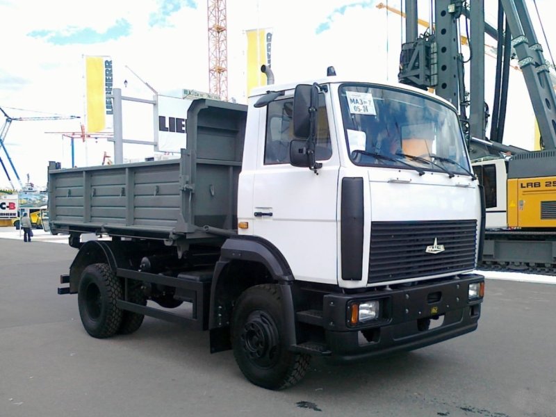 МАЗ 4380 самосвал