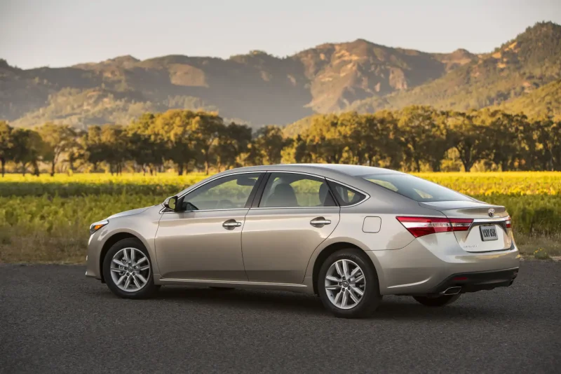 Седаны Toyota Avalon
