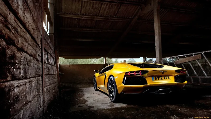 Lamborghini Aventador 2