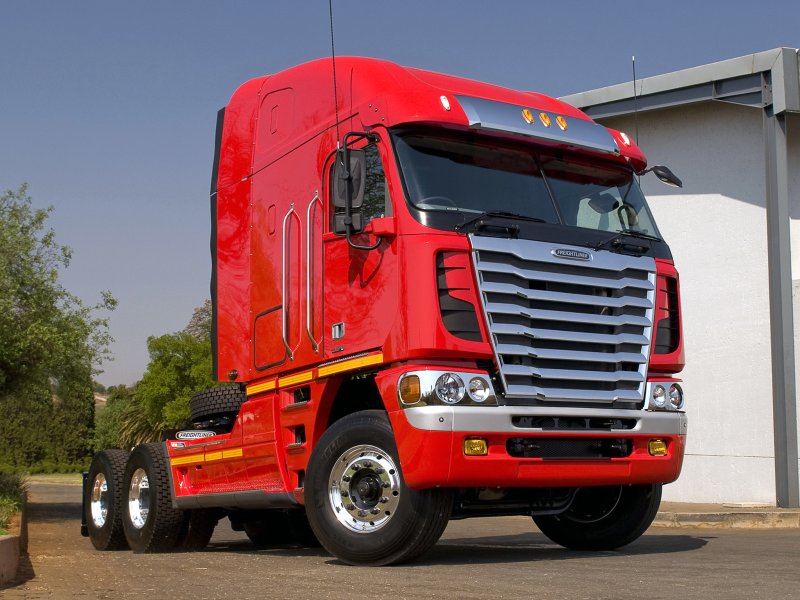 Freightliner Argosy красный