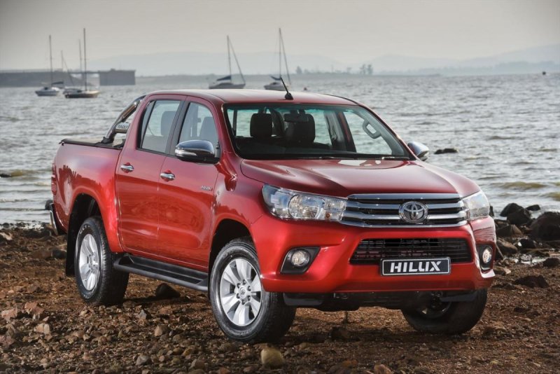 Тойота Hilux 2016