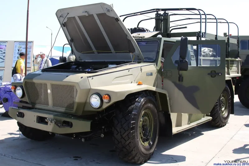 Военный внедорожник волк