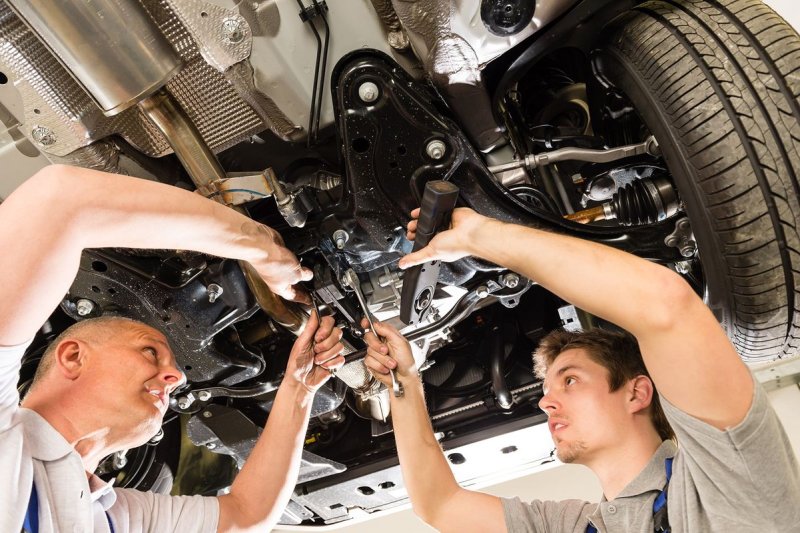 Слесарь автосервиса