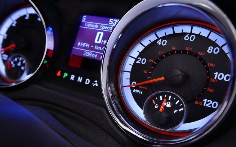 Додж Вайпер тахометр