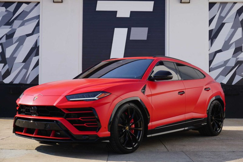 Lamborghini Urus v12