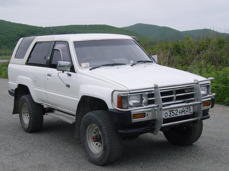 Toyota Hilux Surf 1