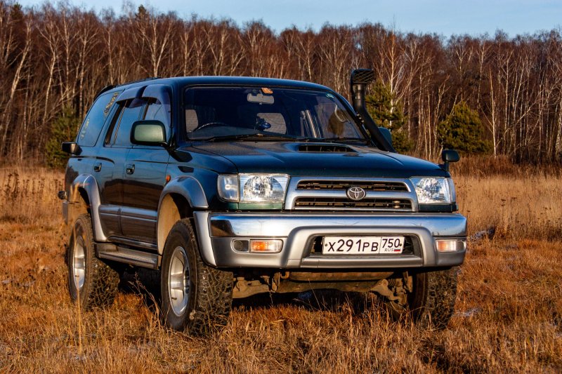 Toyota Hilux Surf 1