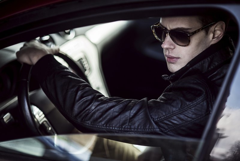 Парень в машине