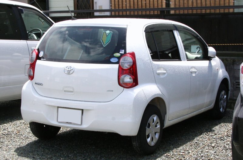 Toyota passo Hana 2015