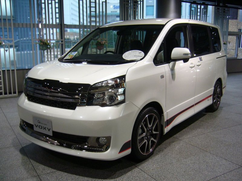 Toyota Voxy (Тойота Вокси)