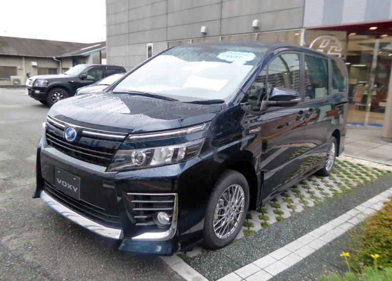 Toyota Voxy (Тойота Вокси)