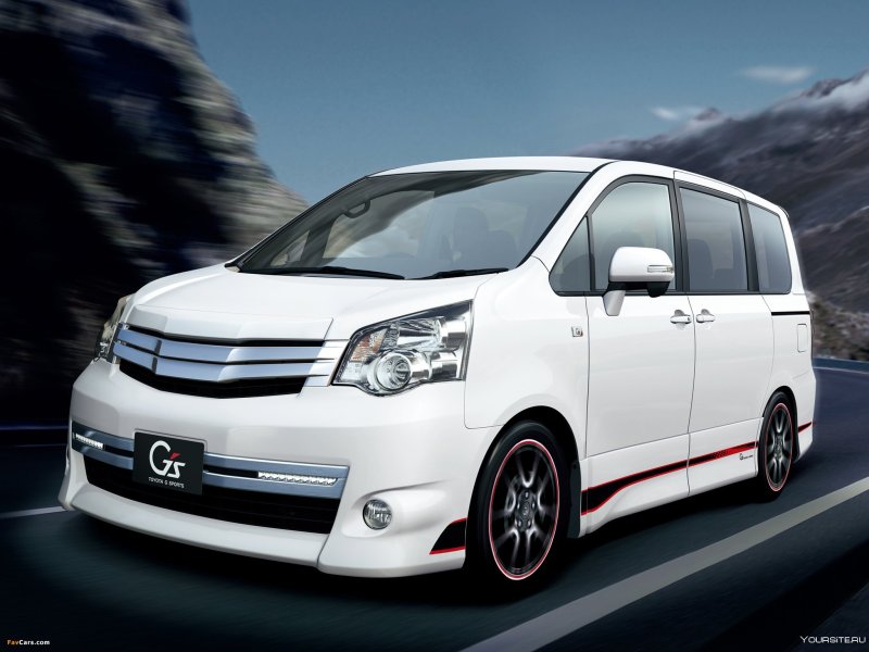 Toyota Voxy Hybrid