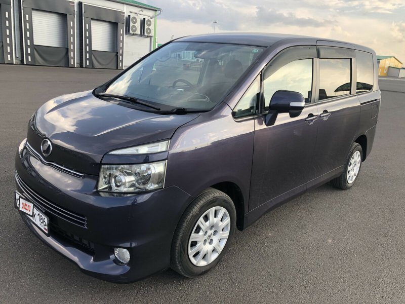 Toyota Voxy (Тойота Вокси)