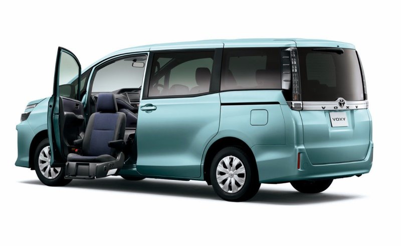 Toyota Voxy 2015