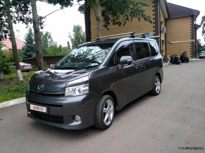 Toyota Voxy GS