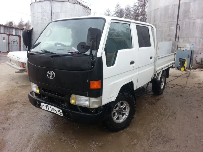 Toyota Dyna 4x4 двухкабинник