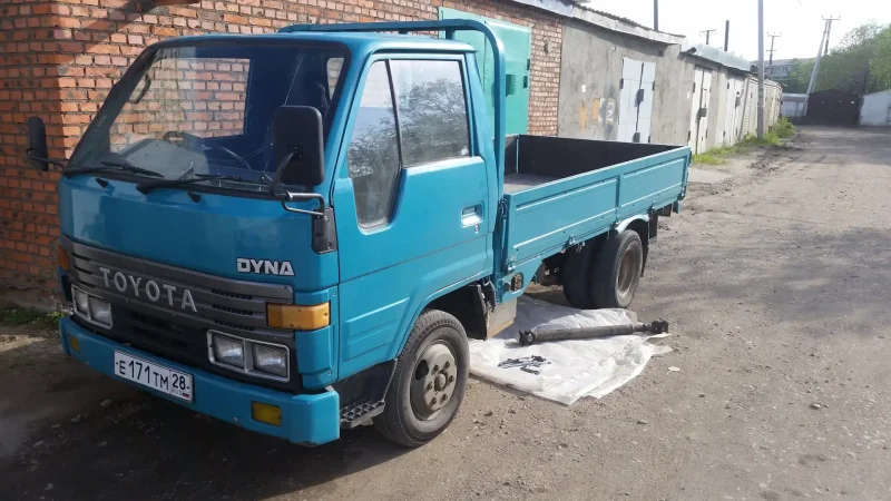 Грузовик Тойота Дюна 2т