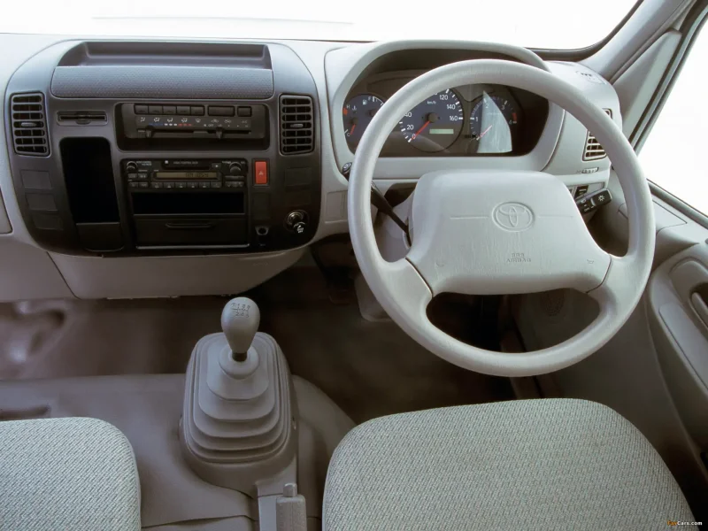 Toyota Dyna салон