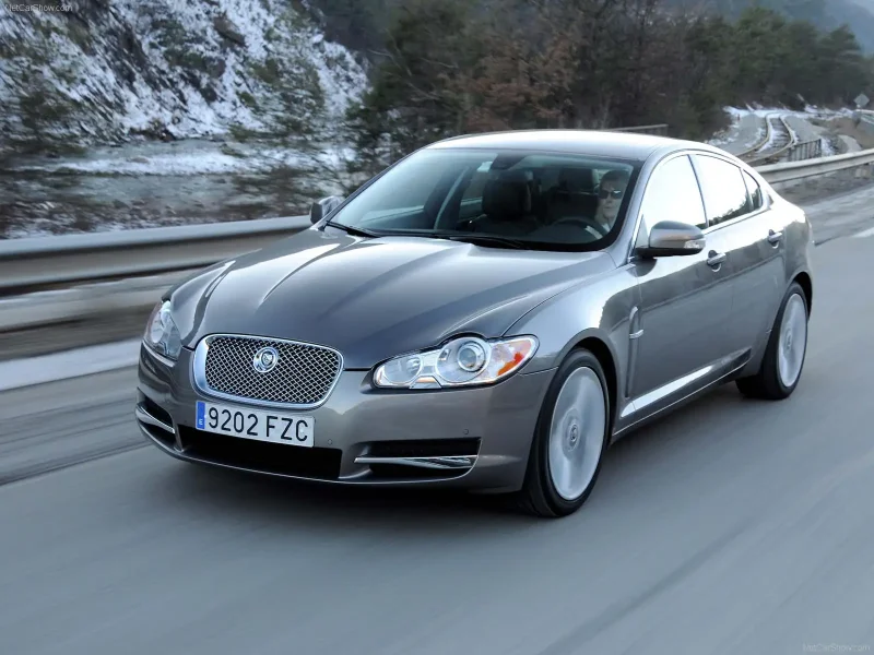 Ягуар XF 2001