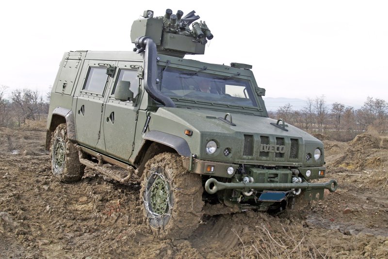 Бронеавтомобиль Iveco LMV Рысь итальянский