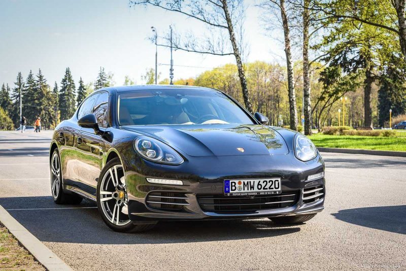 Порше Panamera 4