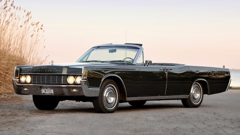 Машина Lincoln Continental