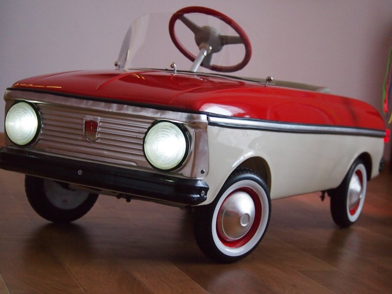 Машина АЗЛК 2140