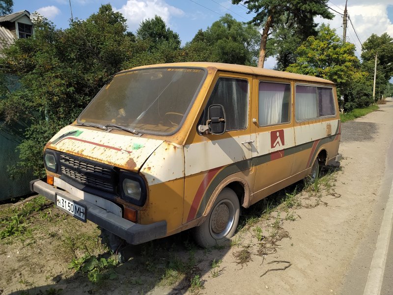 РАФ машина 677