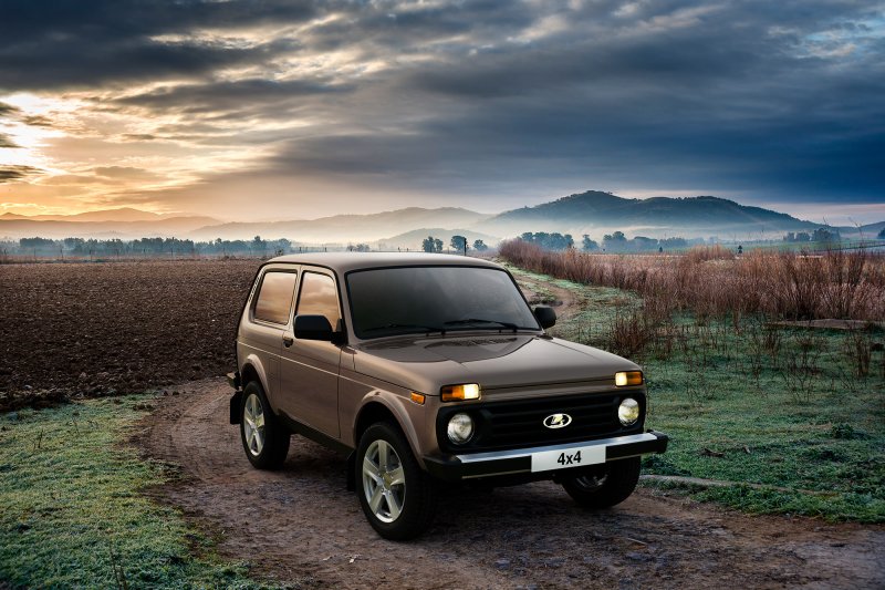 Лада 4x4 2121 Нива красная