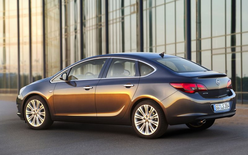 Opel Astra j 2012 седан
