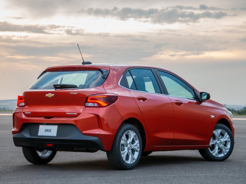 Chevrolet Onix хэтчбек 2021
