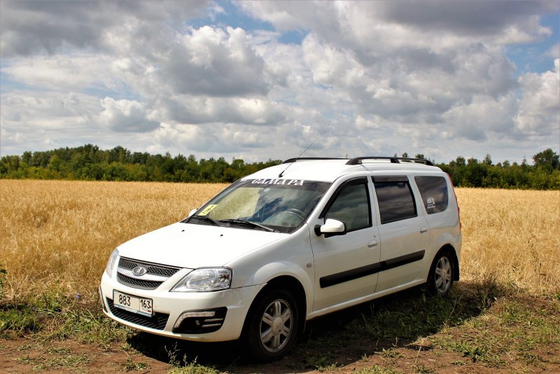 Lada Largus белый