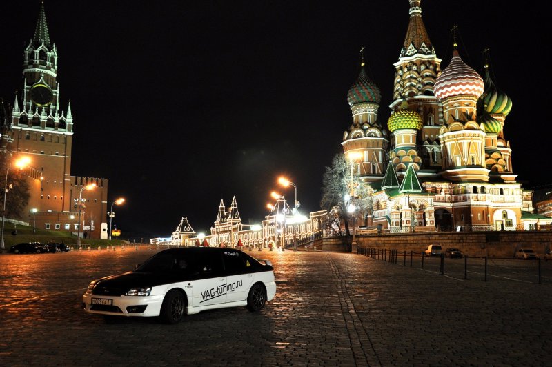 Автомобили на красной площади