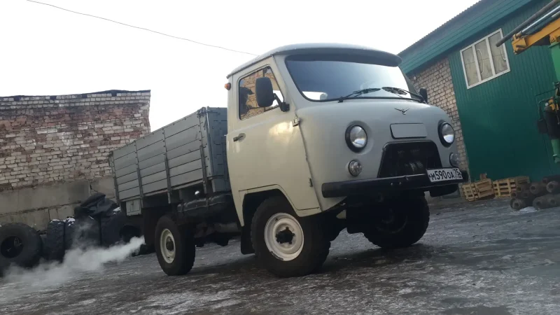 УАЗ 3303 бортовой будка
