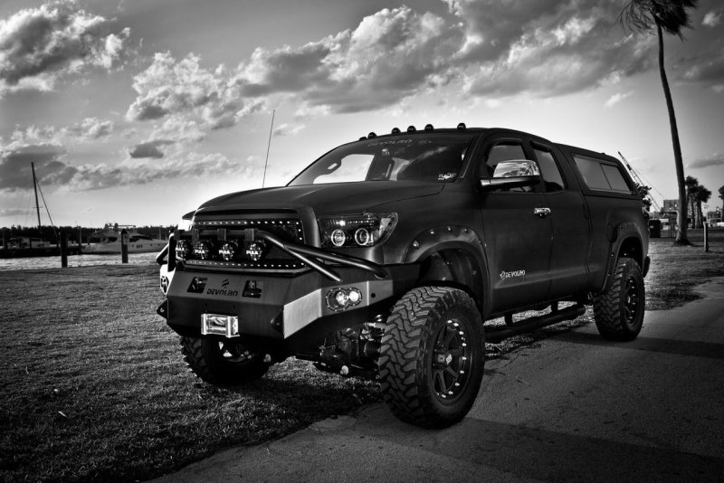 Toyota Tundra джип