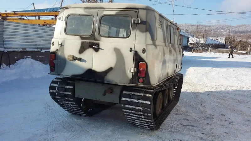 УАЗ 452 на гусеницах