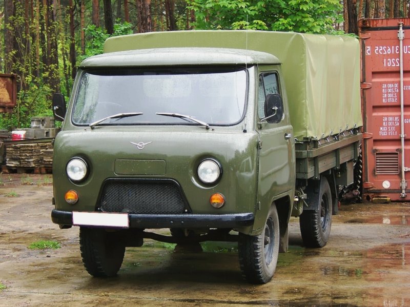 УАЗ грузовой 3303