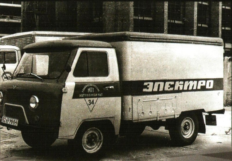 УАЗ-450 малотоннажный грузовой автомобиль